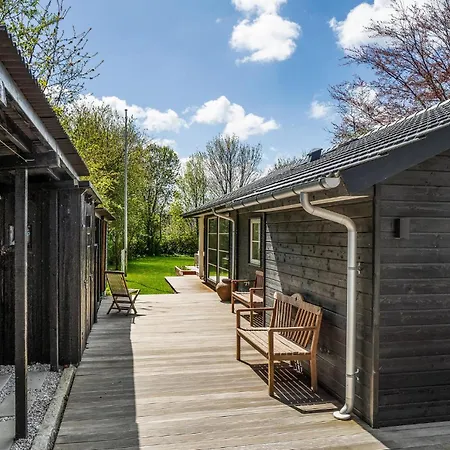 Dom wakacyjny In With Wifi Dronningmølle